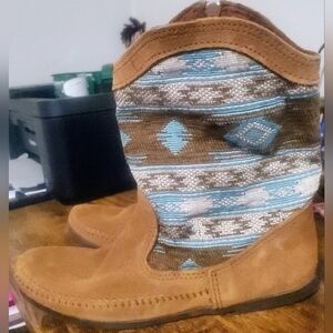 Minnetonka Brown Suede Boots